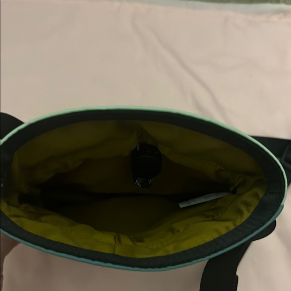 lululemon athletica Green and Olive Satchel water bottle crossbody - Picture 4 of 6